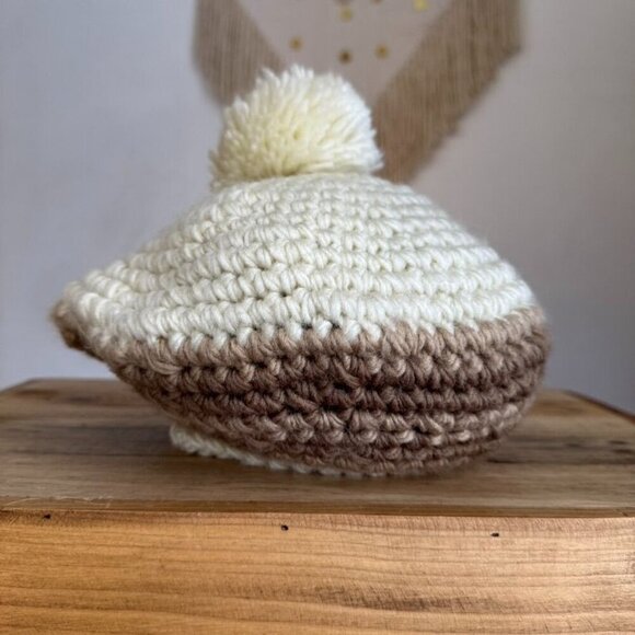 70s Vintage Betmar Made In Japan Ivory Tan Brown Crochet Baret Top Pom Pom Hat - Picture 3 of 9